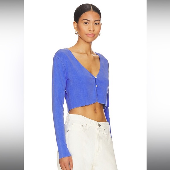 Brand new Cropped love sleeve top in Ocean Blue
By Tularosa - Picture 2 of 3